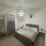 I Trecento Konukevi Padula